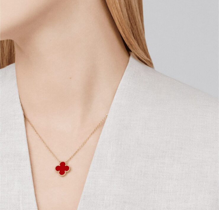 Source: Vancleefarpels Vintage Alhambra pendant Yellow gold, Carnelian