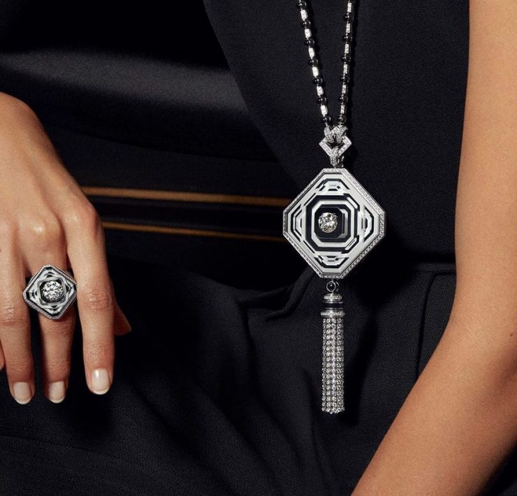 Boucheron 26V long necklace and ring 1 min