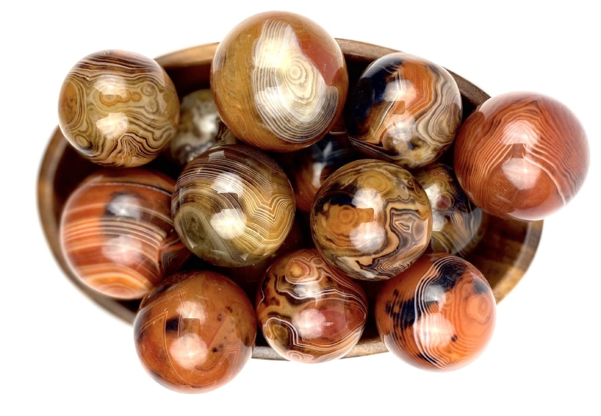 Everything that you need to know about the sardonyx stone: round stones