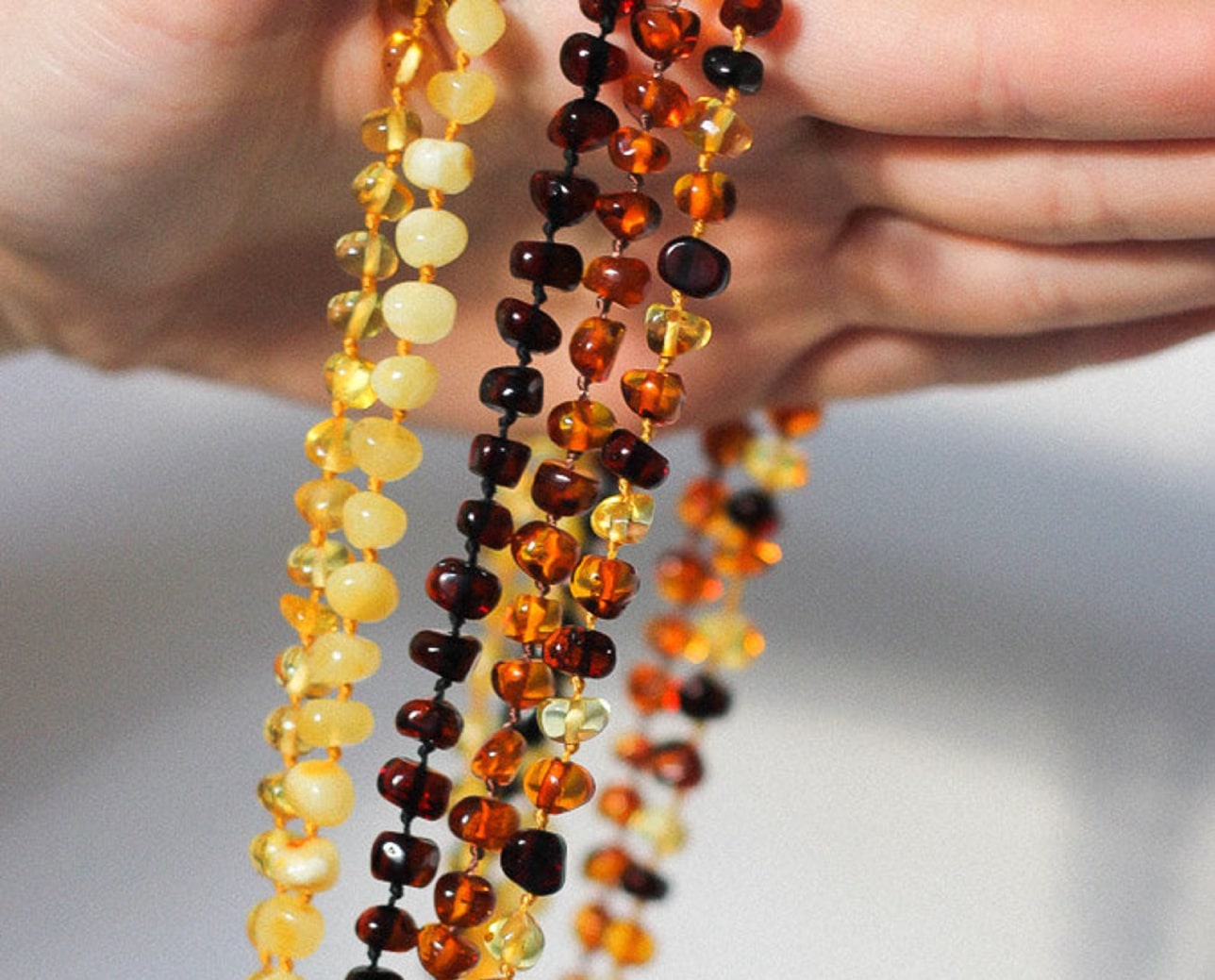 Ambra pietra: Organica e antica, la pietra più speciale della terra 1 Baltic amber chokers min 1