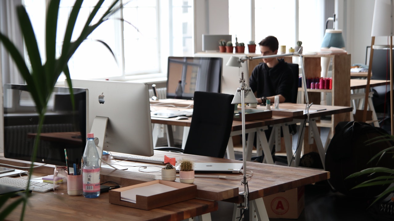 The Advantages Of Getting Quality Office Cleaning Services 1 pexels marc mueller 380769