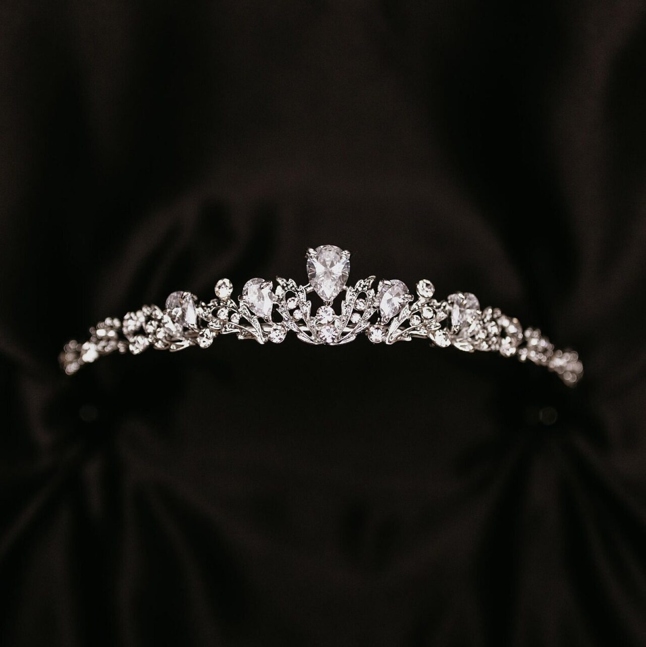 Tiara vs crown A quick guide to the differences between tiaras and crowns
