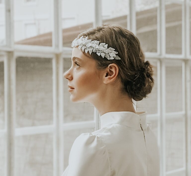 Tiara vs crown A quick guide to the differences between tiaras and crowns