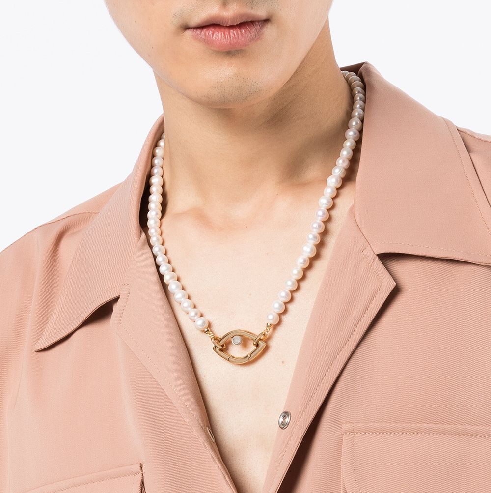 Right, why exactly are all the Love Island boys wearing pearl necklaces  this year?