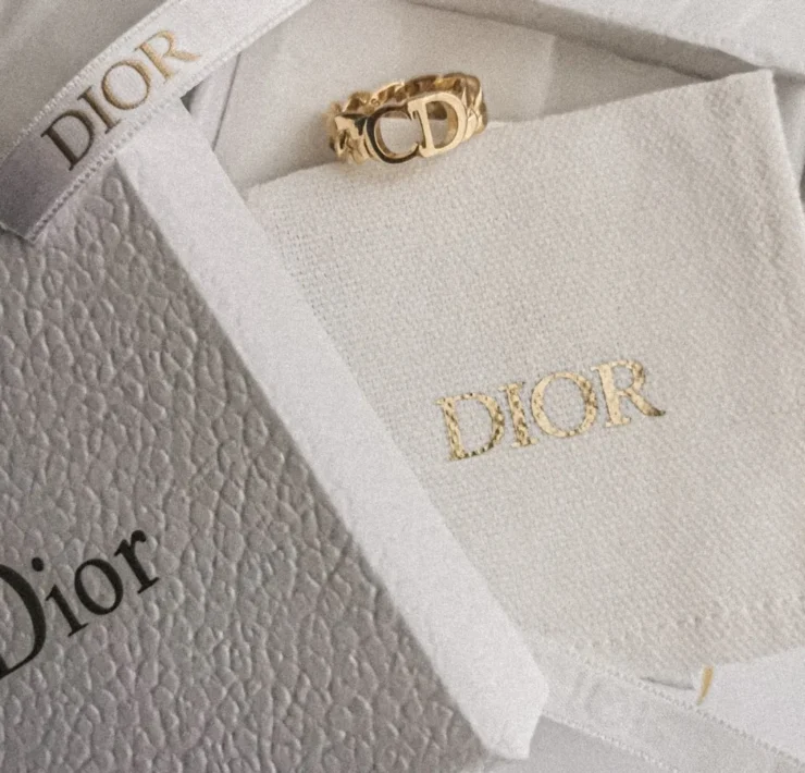 laura lucas higL8VrzWEQ unsplash